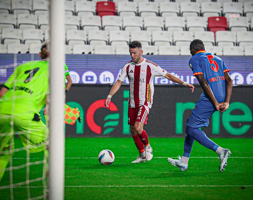 fenerbahce-adana-demirsporu-1-0-gecerek-3-puani-hanesine-yazdirdi