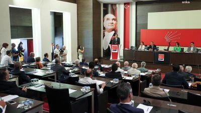 CHP Genel Başkanı Özgür Özel, partisinin genel merkezinde eğitim sendikalarının