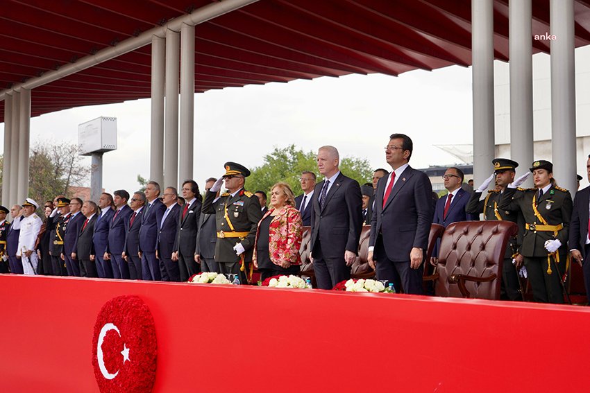 imamoglu-umuyor-ve-diliyorum-ki-sanatta-kulturde-teknolojide-sanayide-kazanacagimiz-yeni-zaferlerle-atalarimiza-layik-bireyler-oluruz