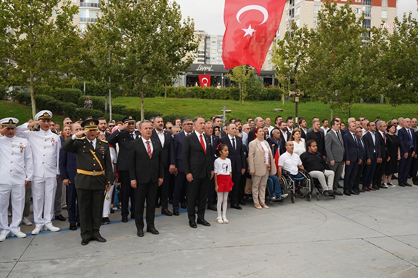 beylikduzunde-buyuk-zaferin-102nci-yili-zeynep-bastik-konseri-ile-kutlandi