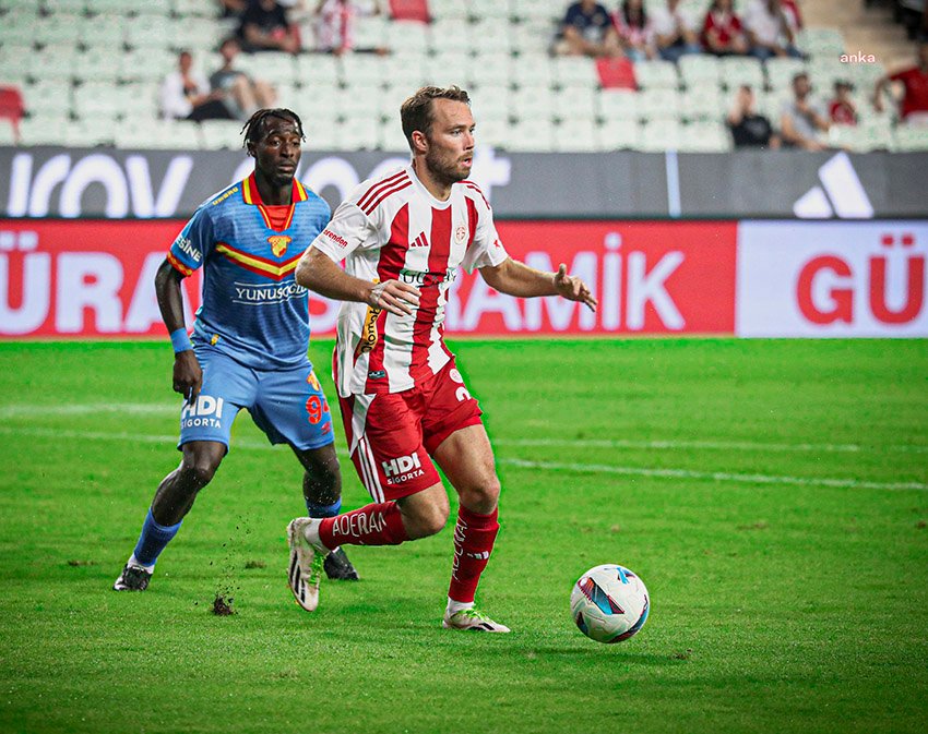 fenerbahce-adana-demirsporu-1-0-gecerek-3-puani-hanesine-yazdirdi