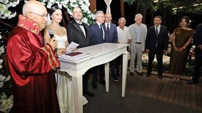 Ankara Kulübü Derneği Genel Başkan Yardımcısı Ömer Ağa Kurt, kızı