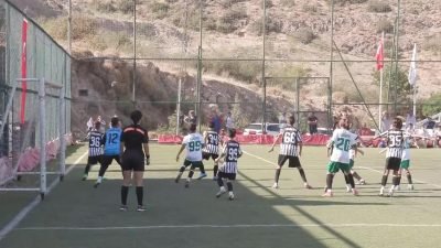 Bayraklı Belediyesi'nin geleneksel hale getirdiği U-12 Cup Futbol Turnuvası, görkemli