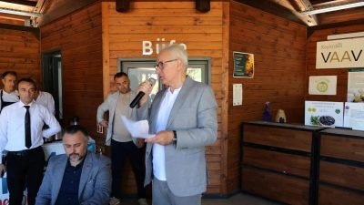 Beykoz Belediye Başkanı Alaattin Köseler, Cumhuriyet Mahallesi’nde bulunan köy pazarı