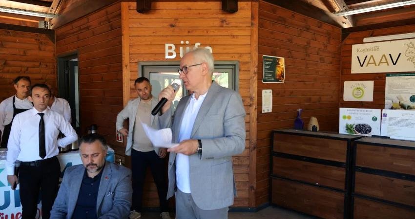 Beykoz Belediye Başkanı Alaattin Köseler, Cumhuriyet Mahallesi’nde bulunan köy pazarı