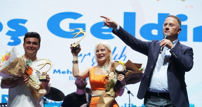 Beylikdüzü Belediyesi tarafından düzenlenen 11. Barış ve Sevgi Buluşmaları devam