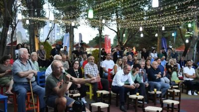 Beylikdüzü 11. Barış ve Sevgi Buluşmaları kapsamında düzenlenen Sahaf Söyleşileri,