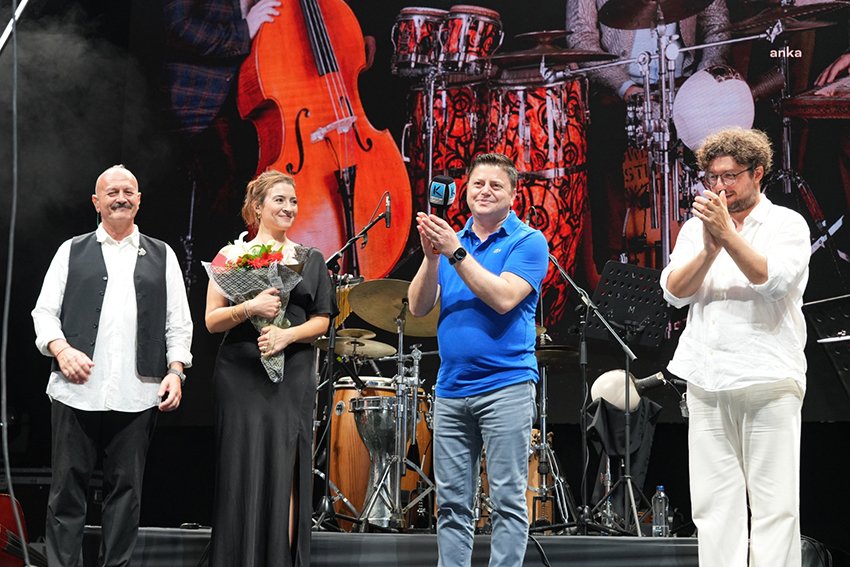kadikoy-belediyesinin-duzenledigi-uluslararasi-kalamis-yaz-festivali-basladi