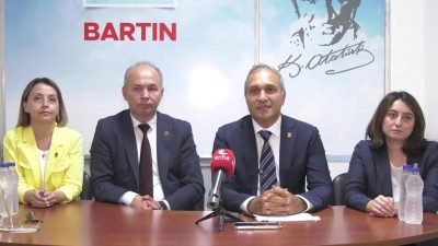 CHP'nin eğitim alanındaki sorunlara dikkat çekmek için farklı illerde düzenlediği