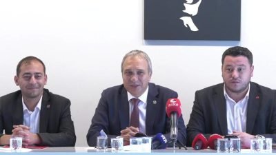 CHP'nin eğitim alanındaki sorunlara dikkati çekmek için farklı illerde düzenlediği