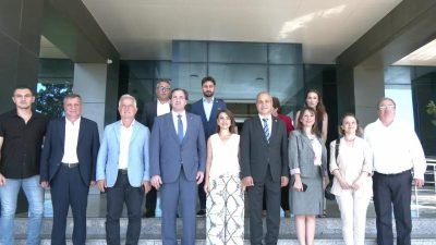 CHP'nin eğitim alanındaki sorunlara dikkati çekmek için farklı illerde düzenlediği