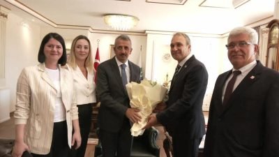 CHP'nin eğitim alanındaki sorunlara dikkati çekmek için başlattığı farklı illerdeki