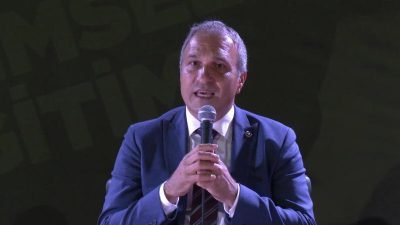 CHP'nin eğitim alanındaki sorunlara dikkati çekmek için farklı illerde düzenlediği