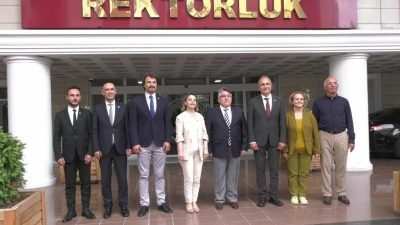 CHP'nin eğitim alanındaki sorunlara dikkati çekmek için farklı illerde düzenlediği