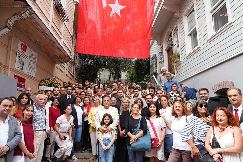 prof-dr-turkan-saylanin-adi-besiktasta-yasadigi-sokaga-verildi-sokagin-tabelasi-bugun-asildi
