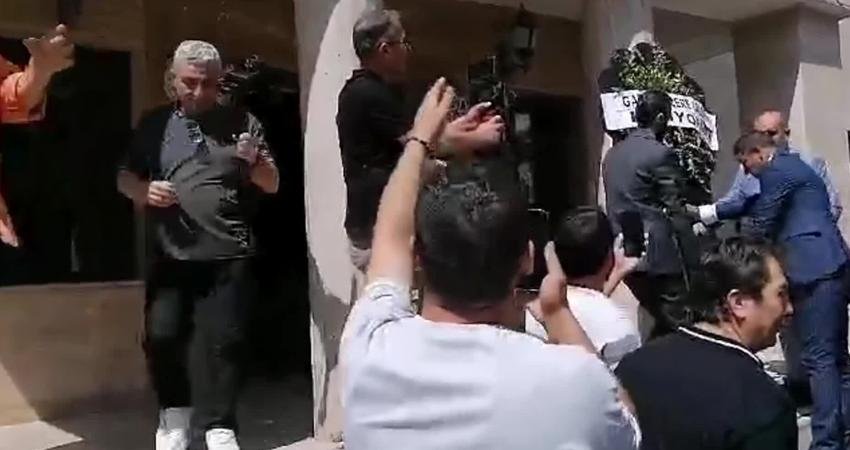 Kuzeydoğu Anadolu Kalkınma Ajansı (KUDAKA) binasında bir haber görüşmesi için