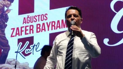 Esenyurt 2. Gençlik Festivali’nin son gününde dereceye giren sporcular ödüllerini