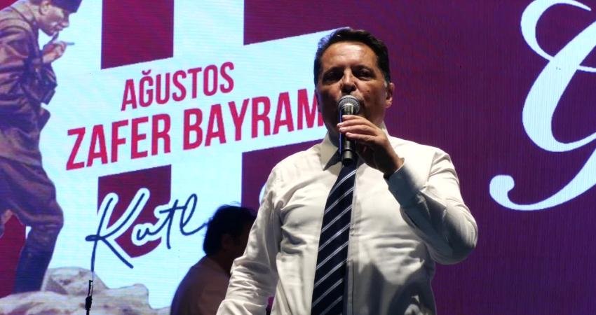 Esenyurt 2. Gençlik Festivali’nin son gününde dereceye giren sporcular ödüllerini