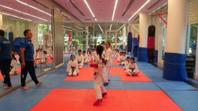 Esenyurt Belediyesi’nin düzenlediği Yaz Spor Okulları’nda 29 farklı branşta verilen