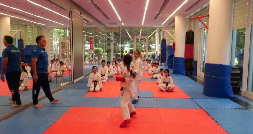 Esenyurt Belediyesi’nin düzenlediği Yaz Spor Okulları’nda 29 farklı branşta verilen