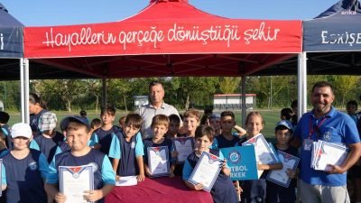 Eskişehir Büyükşehir Belediyesi’nin (EBB) çocukların tatil dönemini spor yaparak geçirmesini
