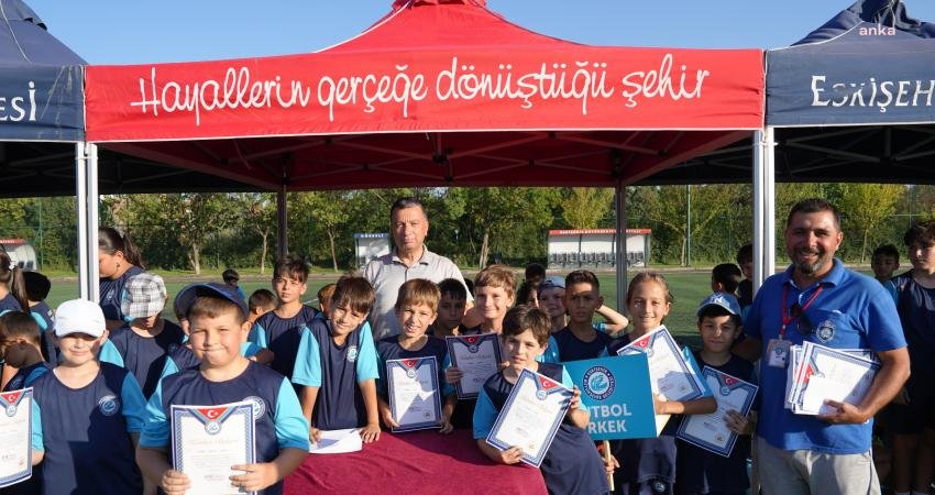Eskişehir Büyükşehir Belediyesi’nin (EBB) çocukların tatil dönemini spor yaparak geçirmesini