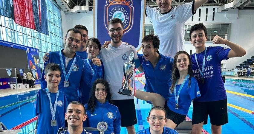 Eskişehir Büyükşehir Gençlik ve Spor Kulübü sporcuları, Trabzon’da düzenlenen Para