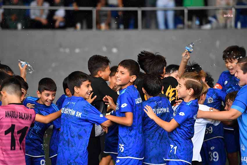 ankara-buyuksehir-belediyesi-amator-spor-kuluplerine-destek-olmak-icin-u11-futbol-turnuvasi-duzenledi