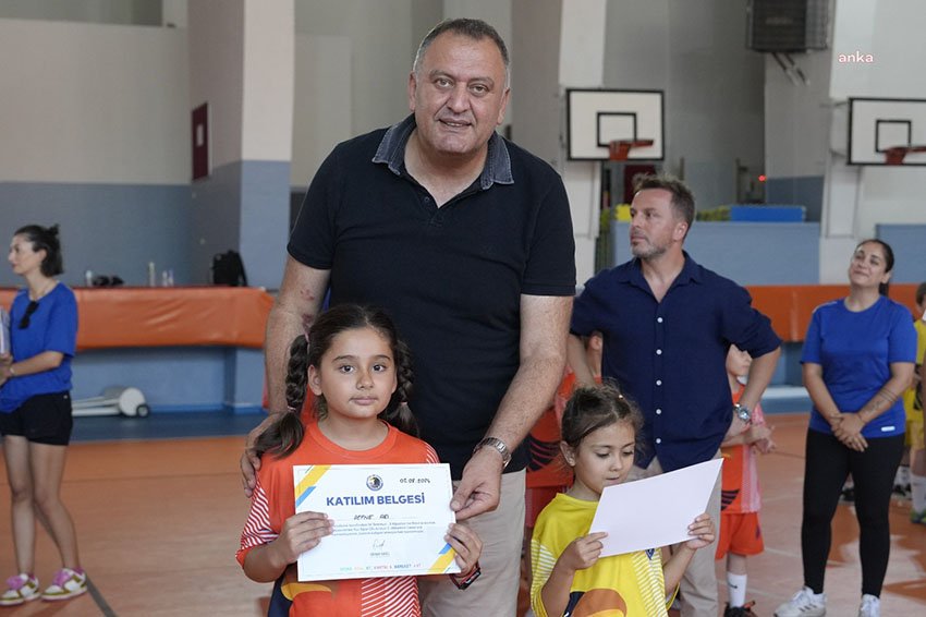 kartal-belediyesi-yaz-spor-okulunun-ikinci-donemi-tamamlandi