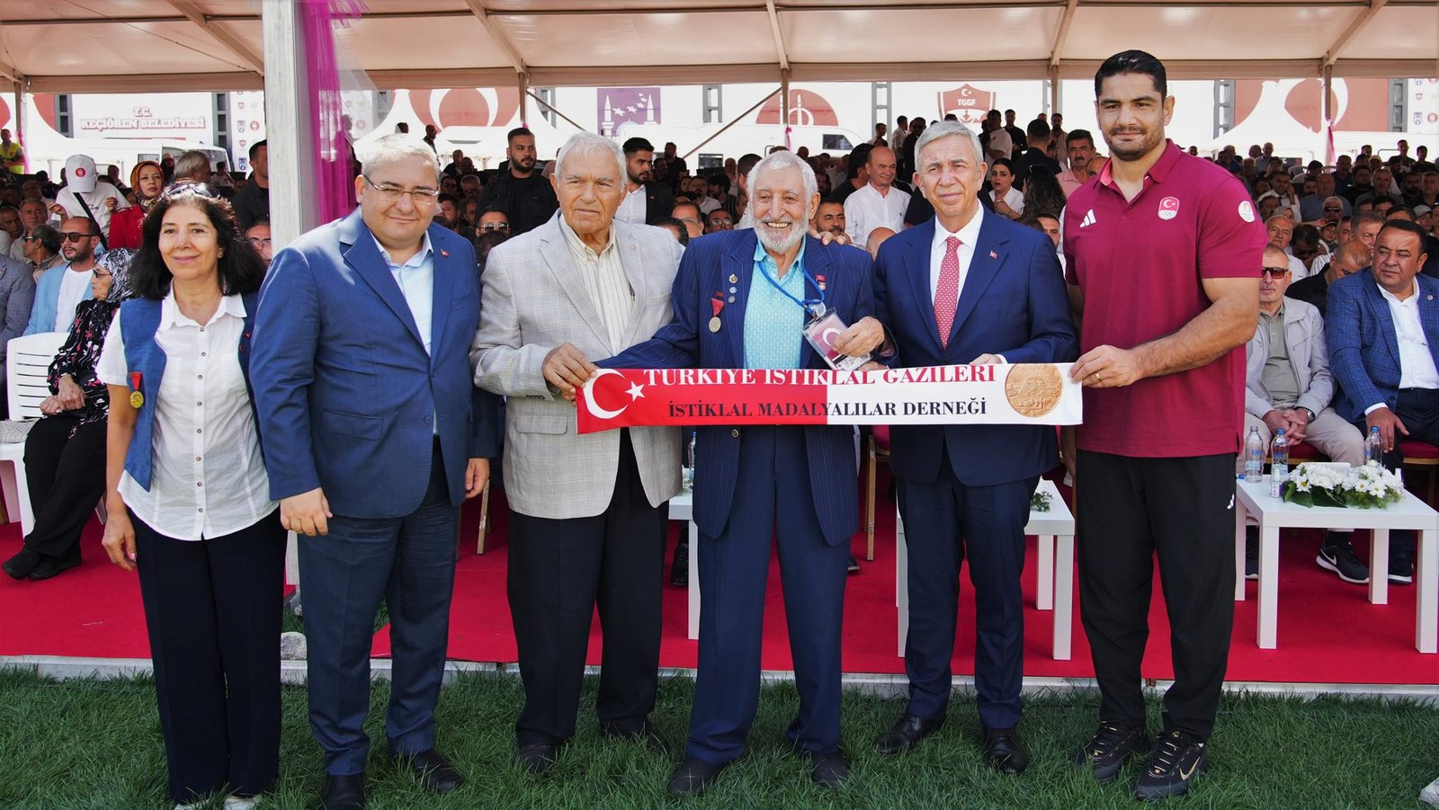 mansur-yavas-1-geleneksel-taha-akgul-karakucak-gureslerinin-acilisina-katildi