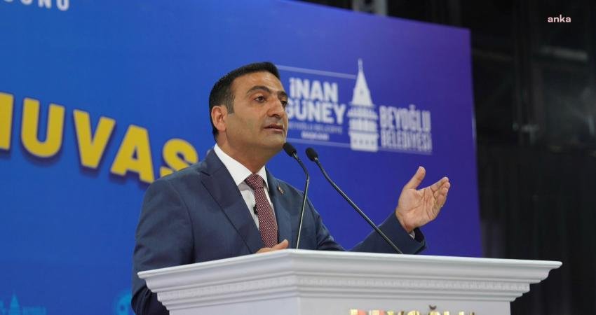 Cihangir'de eğlenmek için meyhaneye giden üç genç kadının saçının çekilip