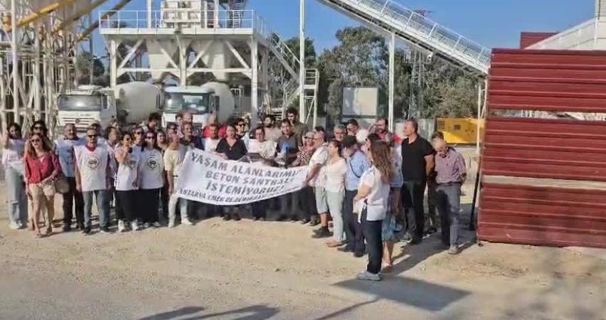 Hataylılar, Defne ilçesi Armutlu Mahallesi'ndeki beton santralini protesto etti. Antakya