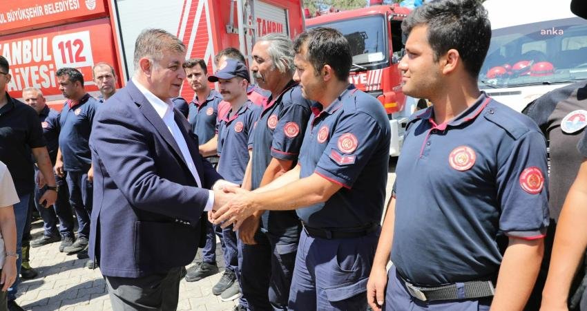 İstanbul Büyükşehir Belediyesi ekipleri, İzmir’deki orman yangınına müdahalede aktif görev