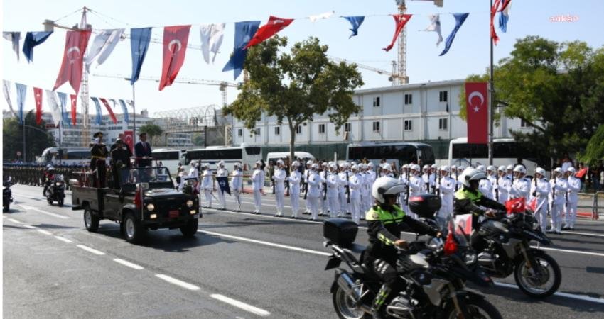 İstanbul'da, 30 Ağustos Zafer Bayramı kutlamaları dolayısıyla bazı yollar kapatılarak,