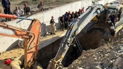 İstanbul Tuzla’da  inşaat alanında göçük meydana geldi. Göçük altında
