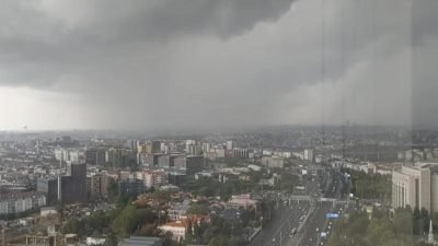 İstanbul'da gök gürültülü sağanak saat 11.00 sıralarında etkili olmaya başladı.