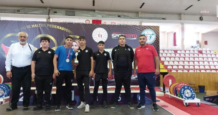 Kahramankazan Belediyespor Kulübü'nün sporcusu Berat Ergün, Sivas'ta düzenlenen Yıldızlar Kulüpler