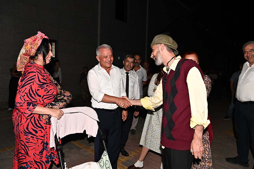 devlet-tiyatrolari-mamakta-sahneye-cikti