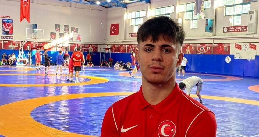 Manisa Büyükşehir Belediyespor Kulübü Güreş takımının Milli Sporcusu Enes Kamal,