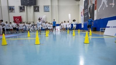Mersin Büyükşehir Belediyesi, ‘Sporbüs’ ile kentin her yerini gezerek çocukların