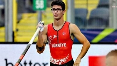 2024 Paris Yaz Olimpiyatları'nda Türkiye’den milli atlet Ersu Şaşma erkekler sırıkla atlama elemelerinde