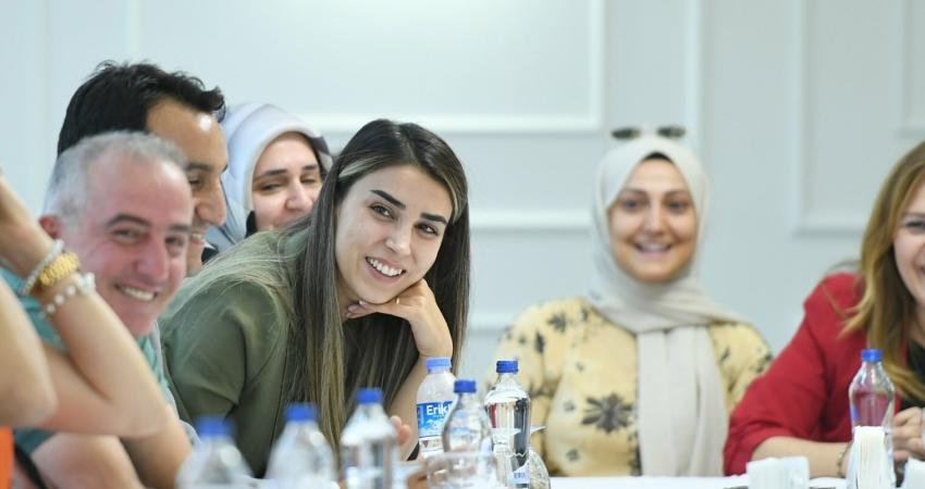 Milli Eğitim Bakanlığı'nca, sözleşmeli personel mevzuatına tabi olan öğretmen eşlerin