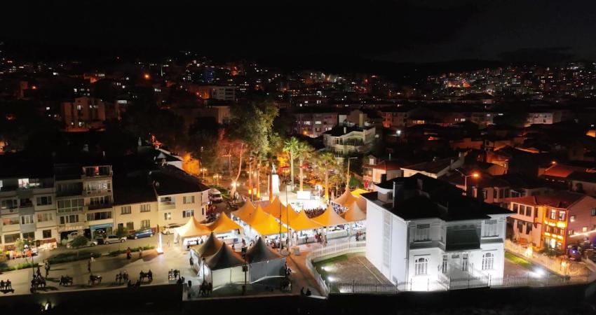 Mudanya Kitap Fuarı’nın yeni konuğu yazar Ahmet Ümit oldu Mudanya Belediyesi’nin “Değişim” temasıyla bu yıl 6’ncısını düzenlediği Kitap Fuarı’nda
