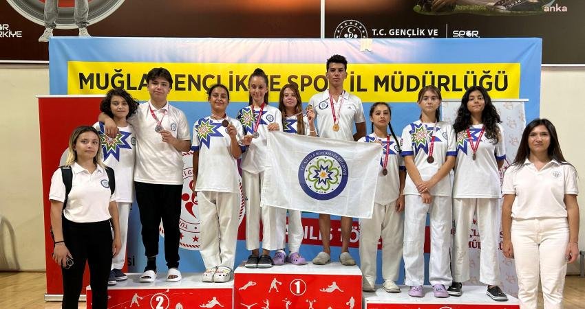 Muğla Büyükşehir Belediyesi sporcuları, Menteşe ilçesinde düzenlenen Tekvando İl Şampiyonası'nda 2