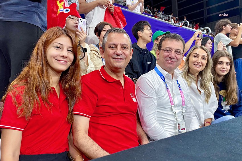 ozel-imamoglu-ve-yavastan-a-milli-kadin-voleybol-takimina-tebrik-mesajlari-yuruyoruz-sampiyonluga-ayagimiz-ugurlu-geldi