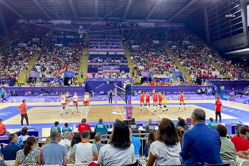 ozel-imamoglu-ve-yavastan-a-milli-kadin-voleybol-takimina-tebrik-mesajlari-yuruyoruz-sampiyonluga-ayagimiz-ugurlu-geldi