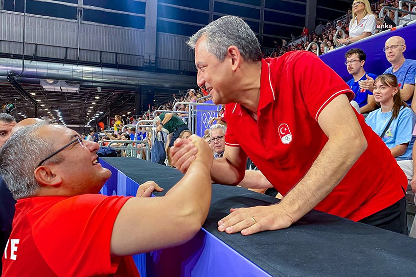 ozel-imamoglu-ve-yavastan-a-milli-kadin-voleybol-takimina-tebrik-mesajlari-yuruyoruz-sampiyonluga-ayagimiz-ugurlu-geldi