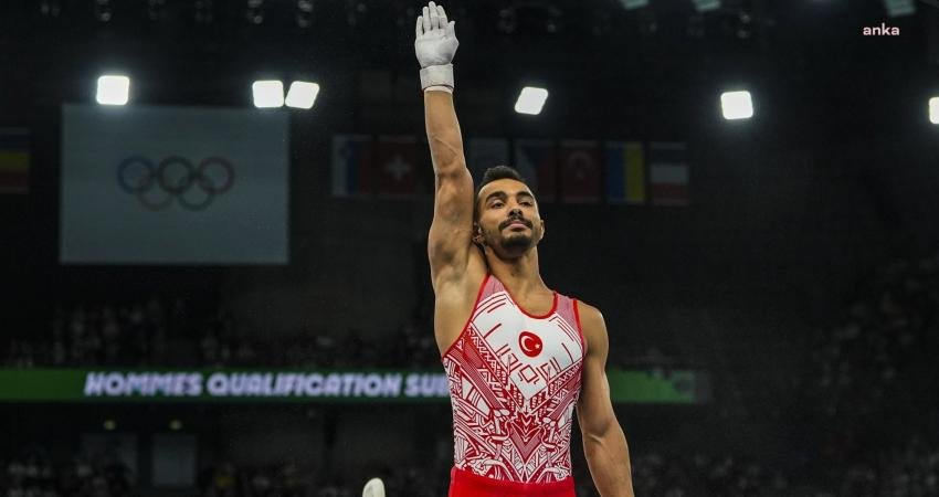 Paris 2024 Olimpiyatları'nda atletizm branşında paralel barda mücadele eden milli