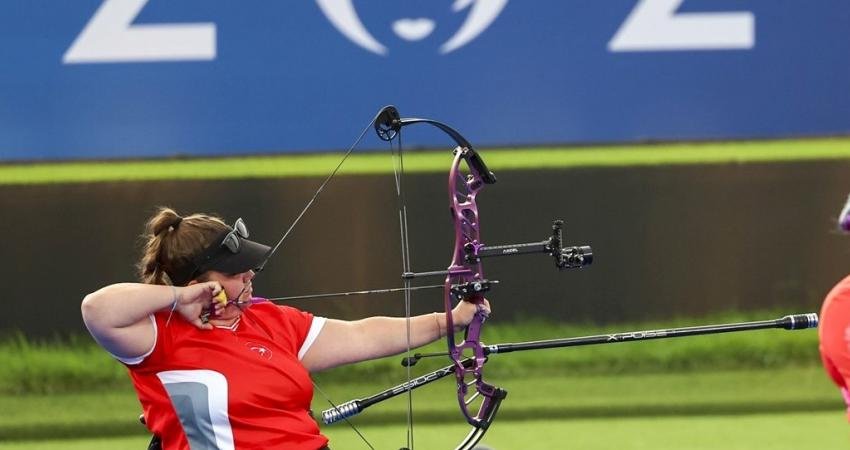 Paris 2024 Paralimpik Oyunları kadınlar makaralı yay branşında Öznur Cüre