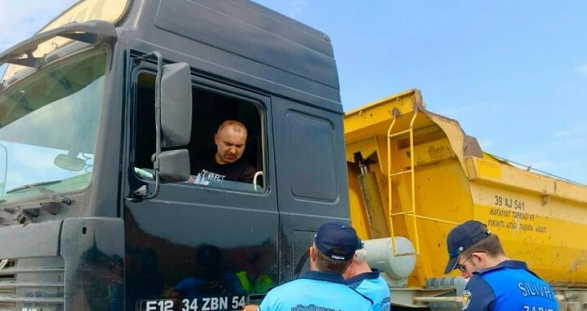Silivri Belediyesi, kaçak hafriyat dökümlerine karşı denetimlerini kararlılıkla sürdürüyor. Çevre